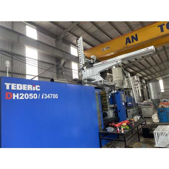 Cánh tay Robot siêu to khổng lồ lắp trên máy ép 2050T